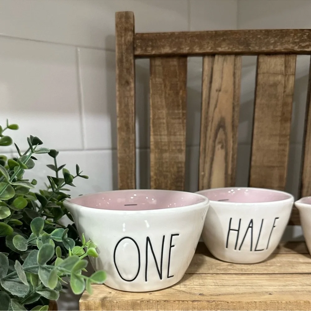 🆕 Rae Dunn | Measuring Cups with 💕 Pink Interior!
